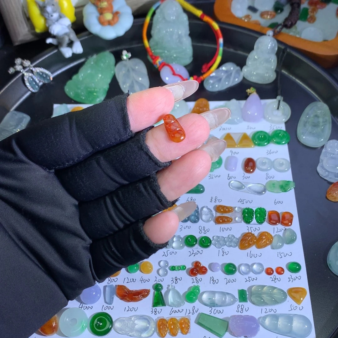 翡翠未镶嵌吊坠(不含链)红豆