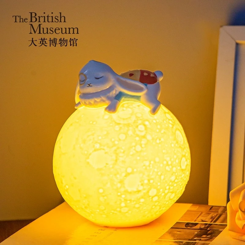 大英博物馆爱丽丝漫游奇境怀表兔抱月陶瓷氛围灯摆件中秋生日礼物