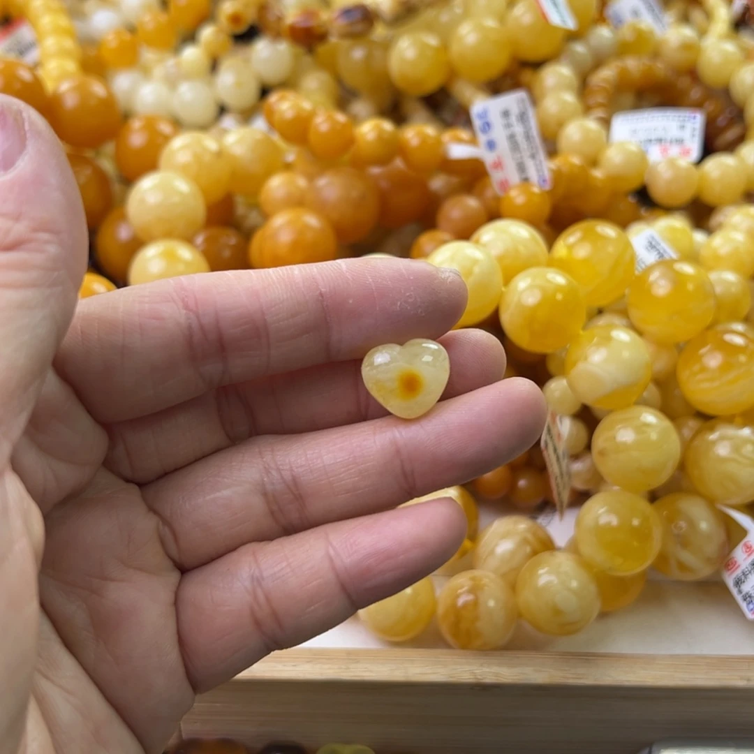 琥珀珠宝奇石未镶嵌