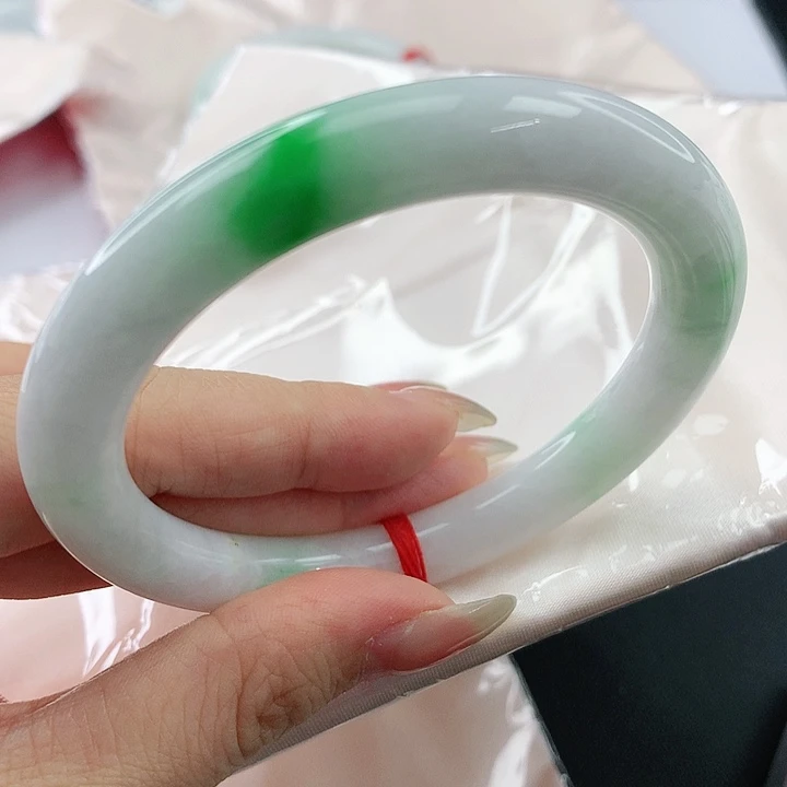 未镶嵌手镯翡翠，541