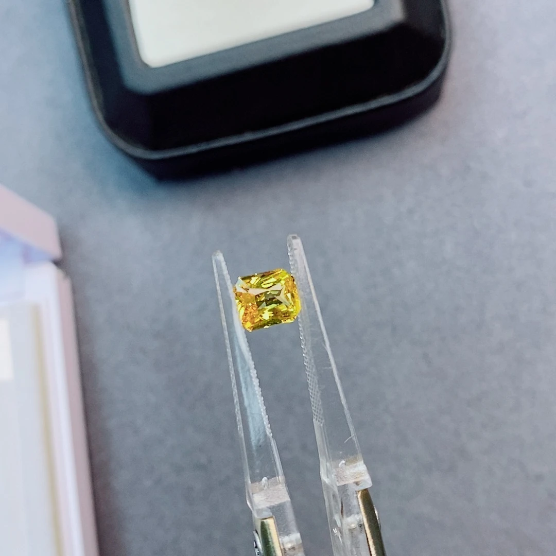 彩色蓝宝石裸石1.09ct 金丝雀