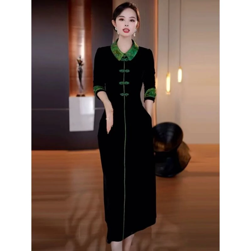 134日常新中式秋季连衣裙2024年显瘦气质丝绒轻奢时尚连衣裙