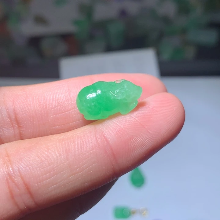 翡翠未镶嵌颈饰挂件