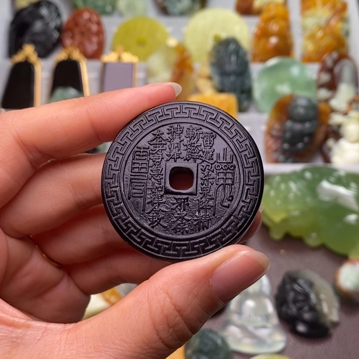 蛇纹石玉未镶嵌颈饰暮**树