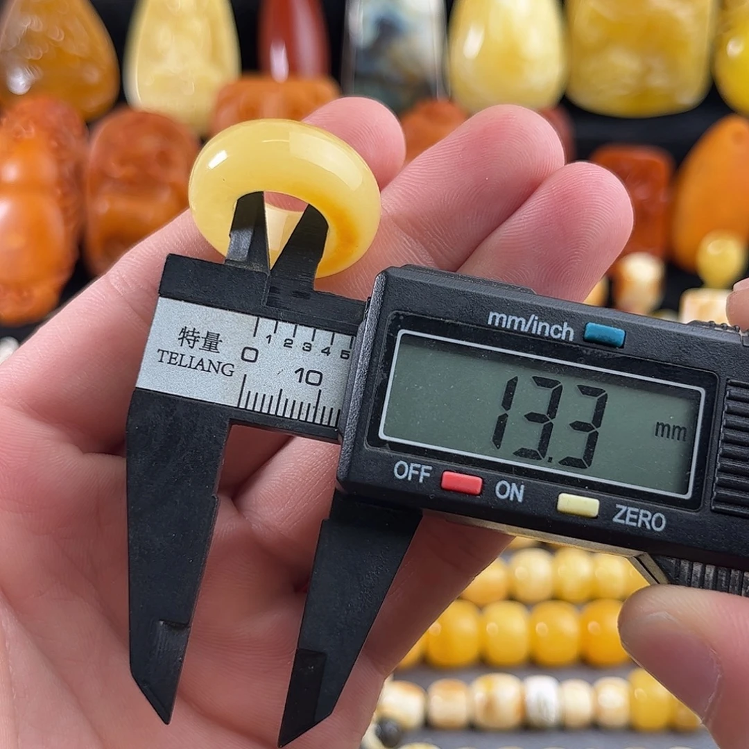 蜜蜡未镶嵌珠宝奇石