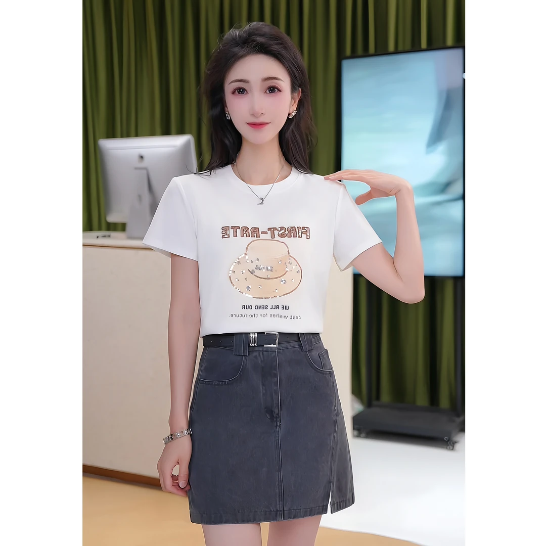 艾格2025夏季新款显瘦时尚刺绣帽子休闲百搭减龄圆领修身女士T恤