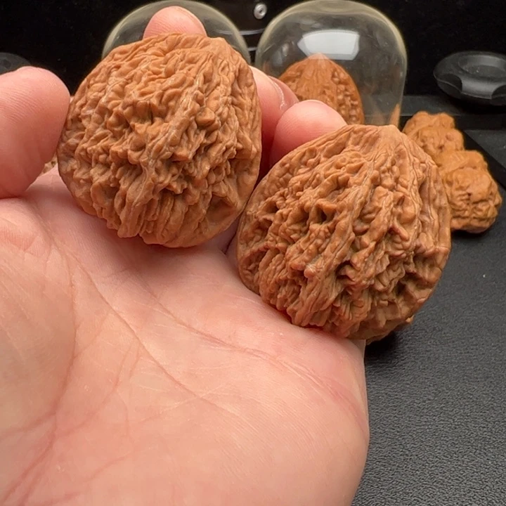 文玩核桃把件38变异虎头