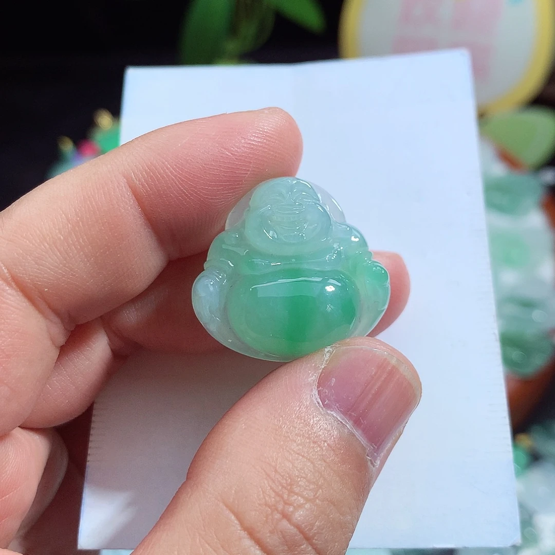 翡翠未镶嵌颈饰佛公