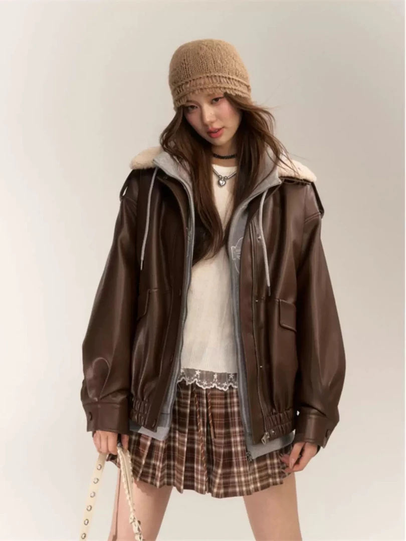 杨璇家肩扣YG毛蛋白皮短羽外套6636