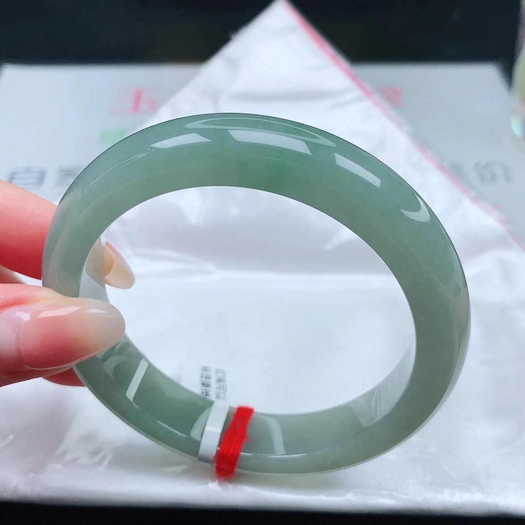 翡翠手镯未镶嵌满色6