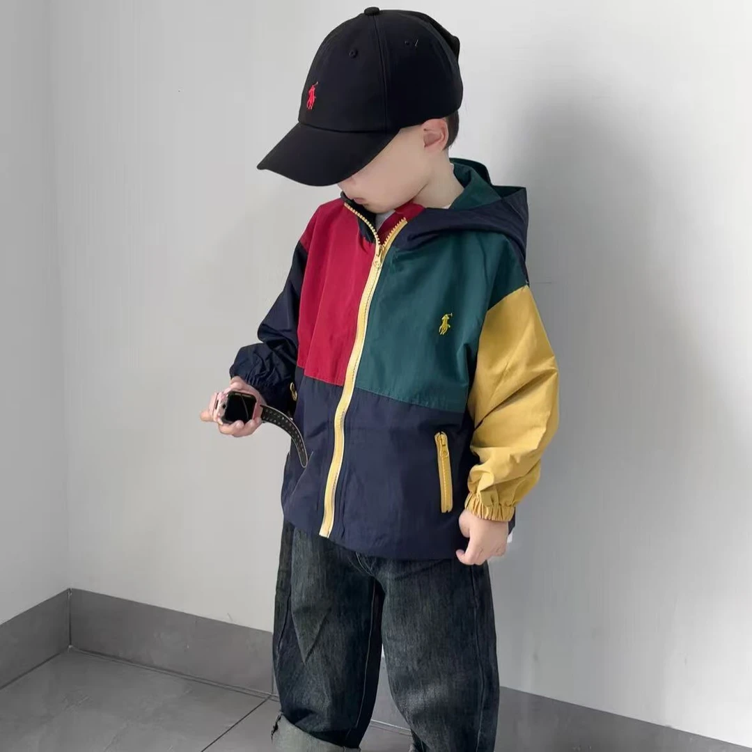 儿童连帽冲锋衣2025秋冬新款男女童拼色外套潮牌绣花春秋季上衣