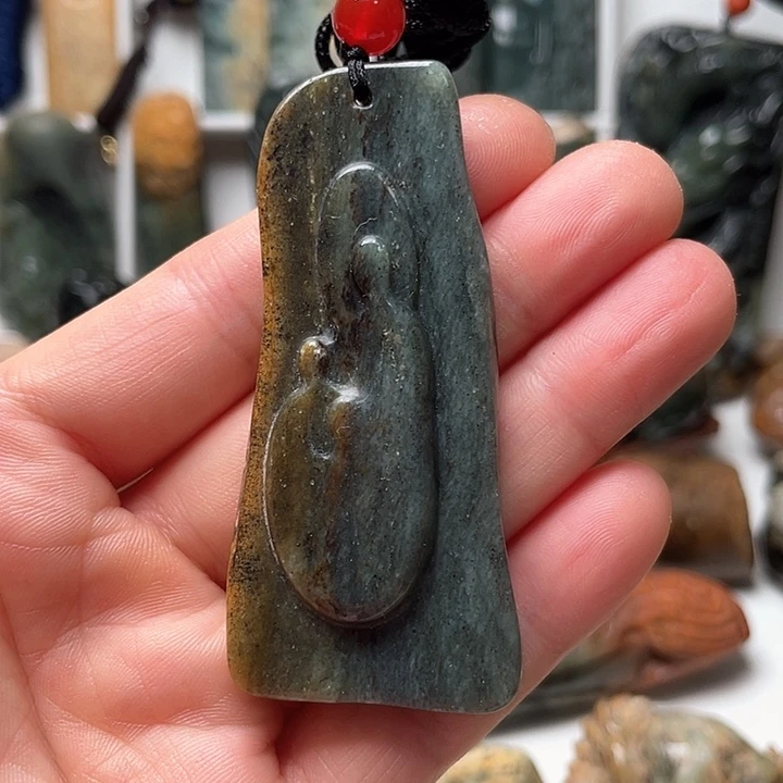 未镶嵌岫岩河磨玉（透闪石质玉）挂件