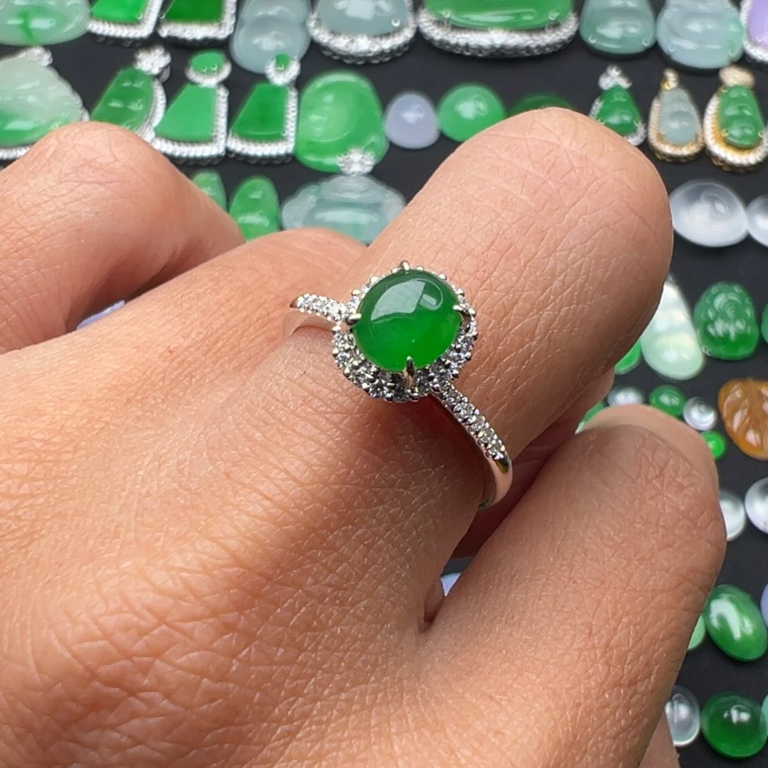 翡翠颈饰18K金镶嵌戒指