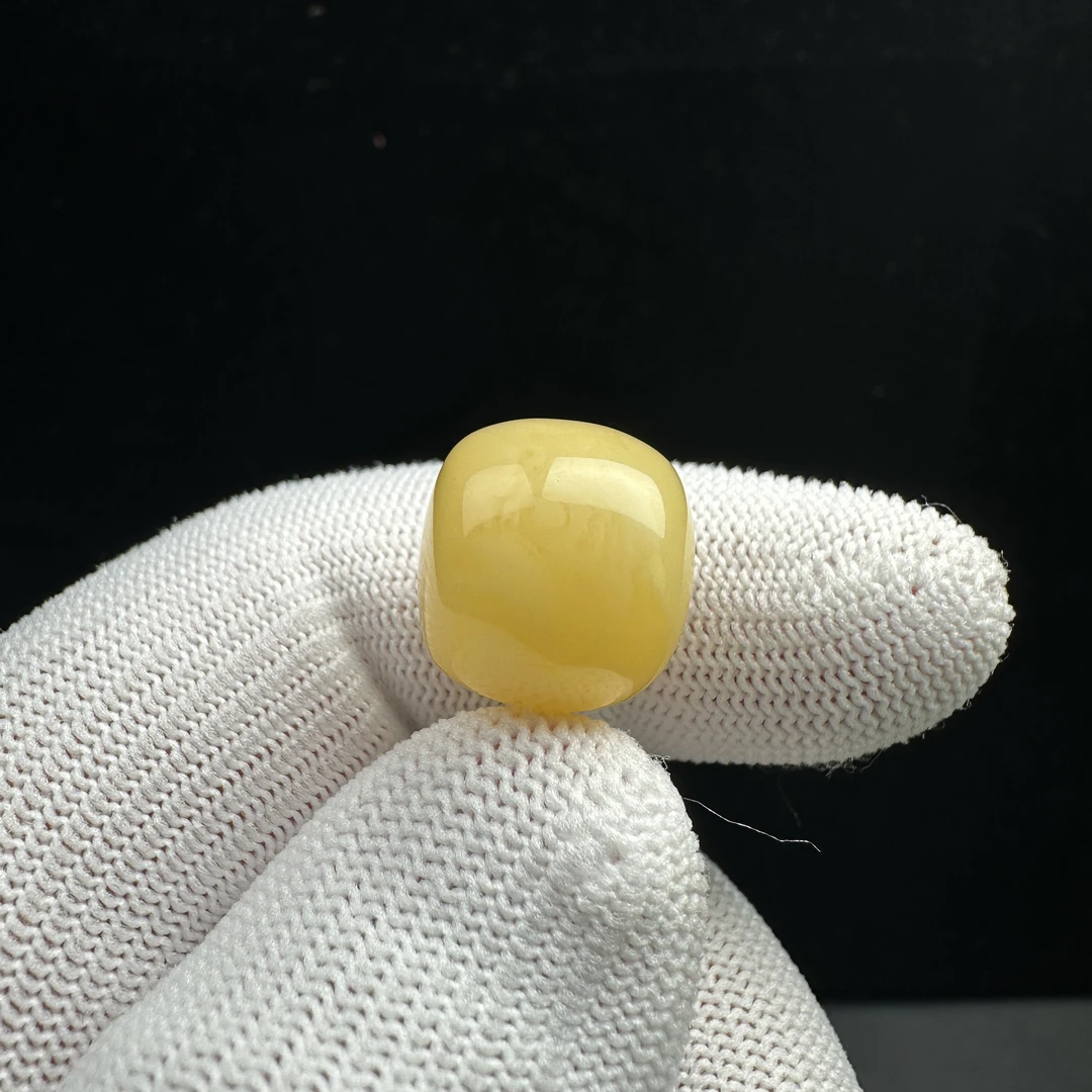 B3576天然原矿俄料蜜蜡 瑕疵墩子 15.2*14.1mm支持复检