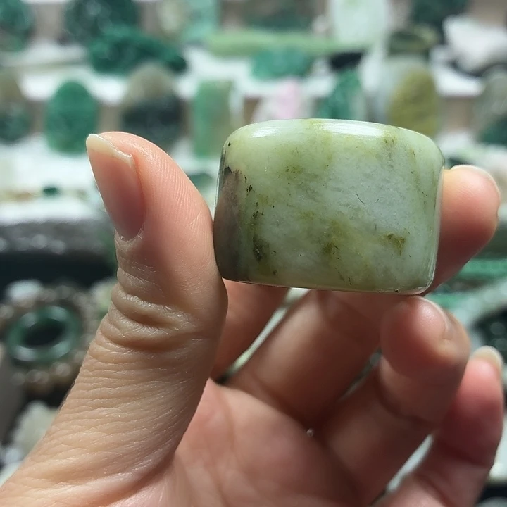 独山玉未镶嵌吊坠