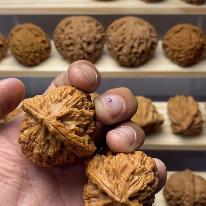 把件核桃我***芙南疆石