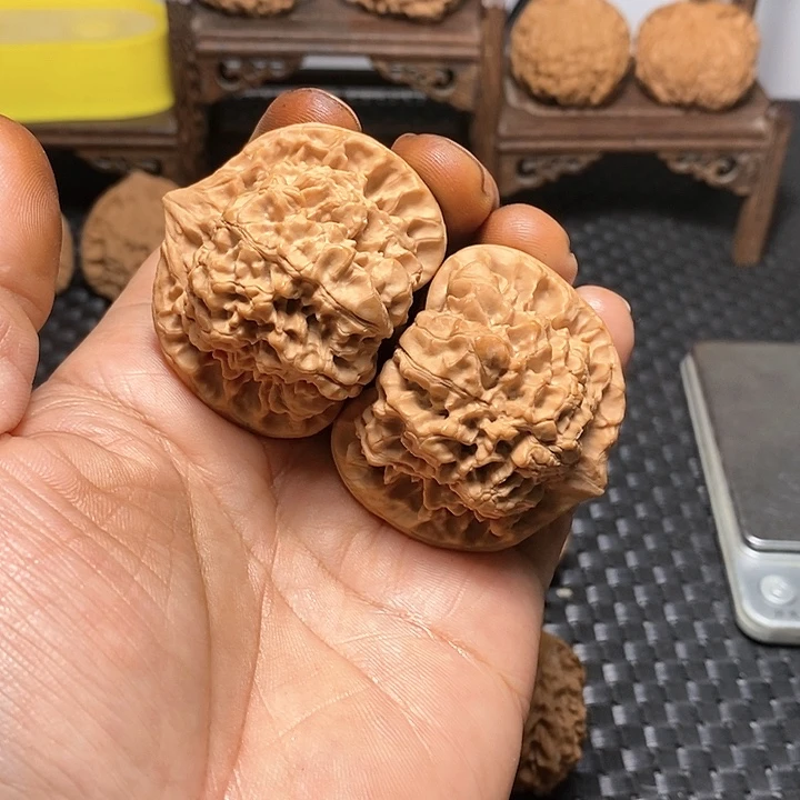 文玩核桃吊坠48尺，全品官帽