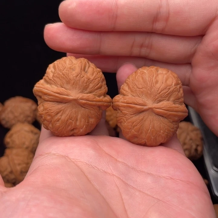 •***念把件文玩核桃40元宝