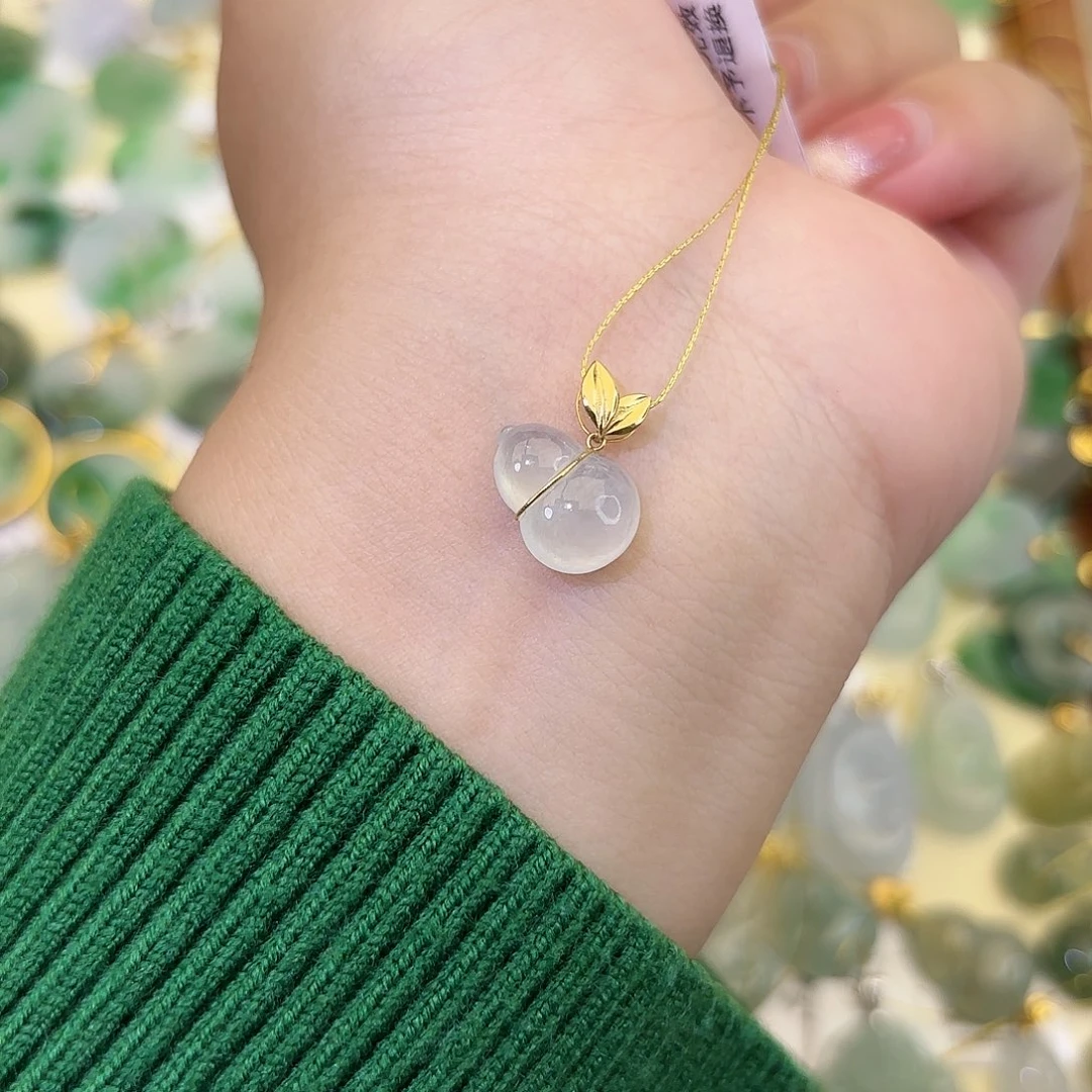 颈饰18K金镶嵌翡翠葫芦