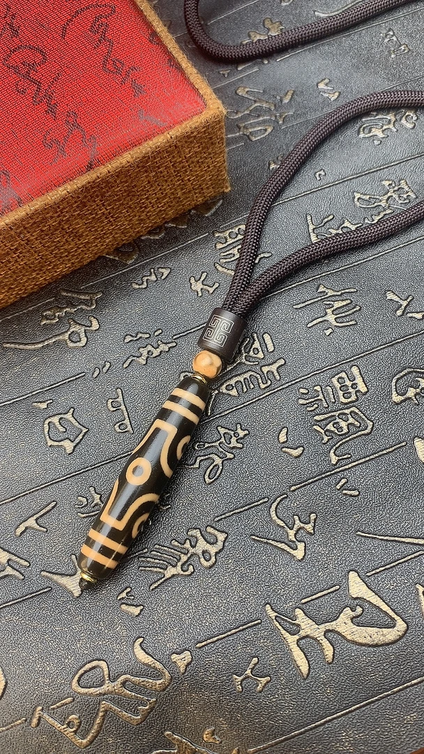 竖版黑金风化包浆细腻十字六眼复古玛瑙珠珠毛衣链不可调百搭时尚