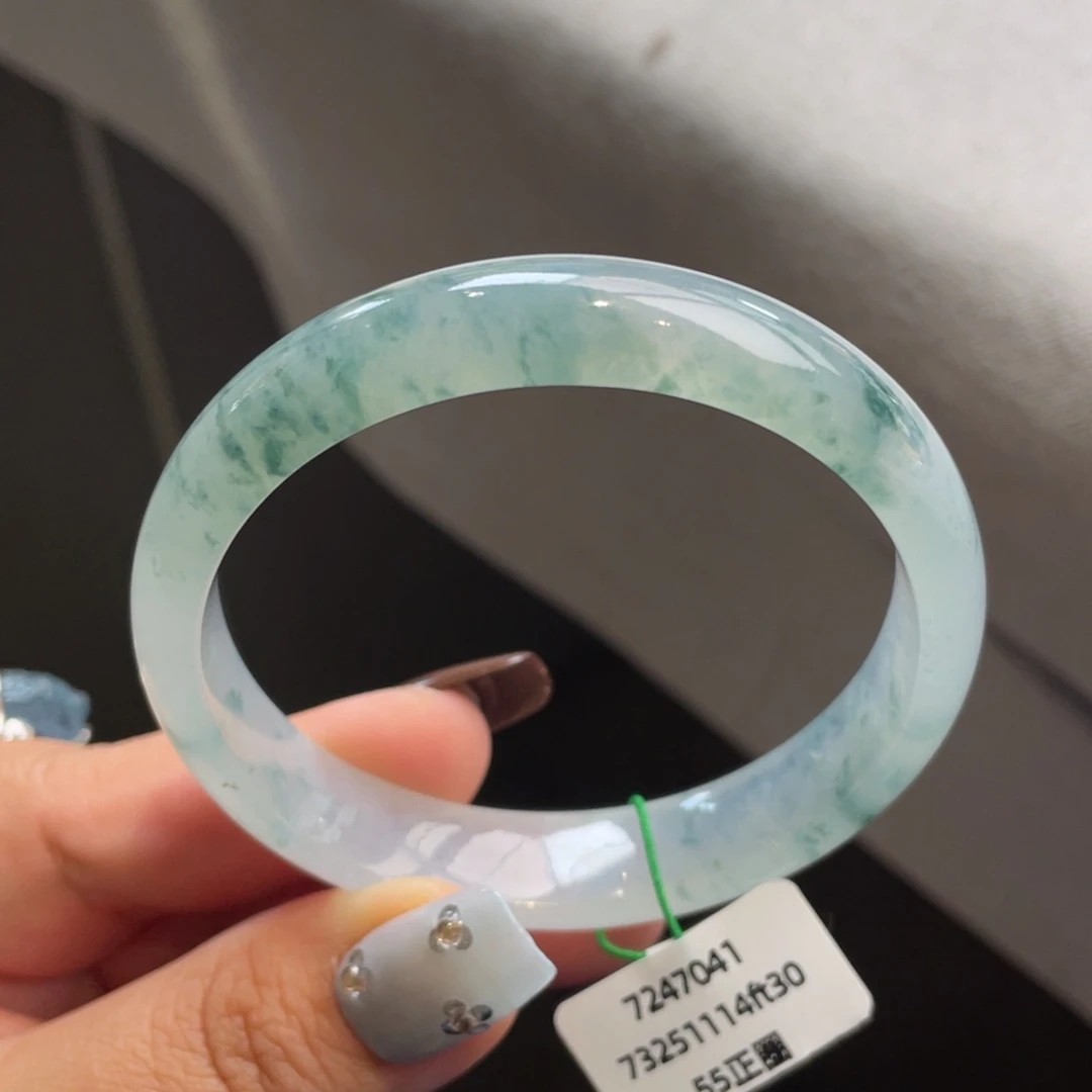 翡翠未镶嵌手镯冰飘蓝花正圈手镯