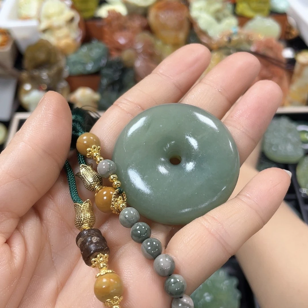 蛇纹石玉颈饰未镶嵌