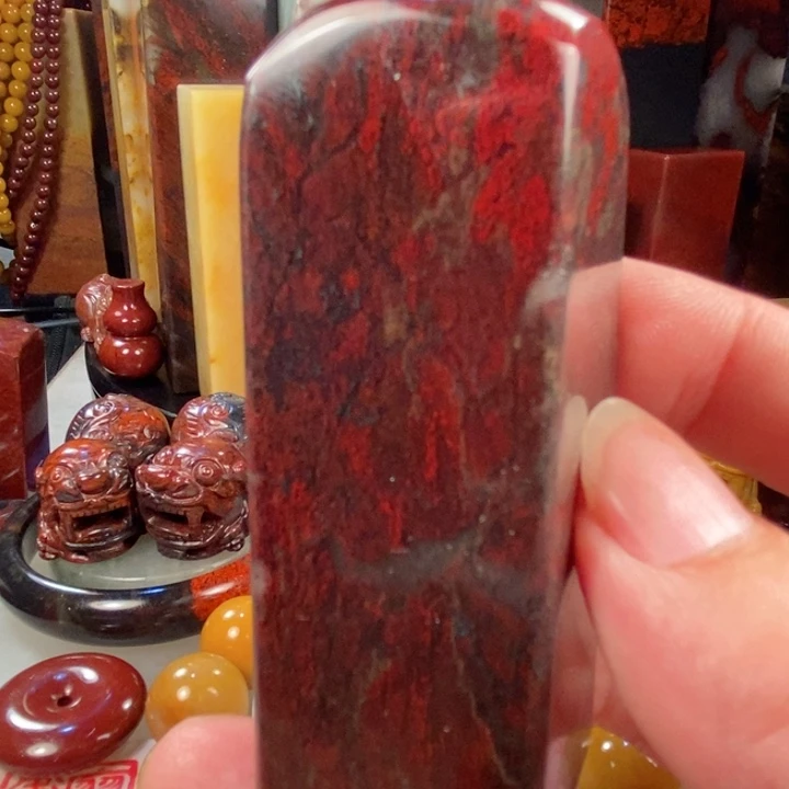 玉桂林鸡血红玉印