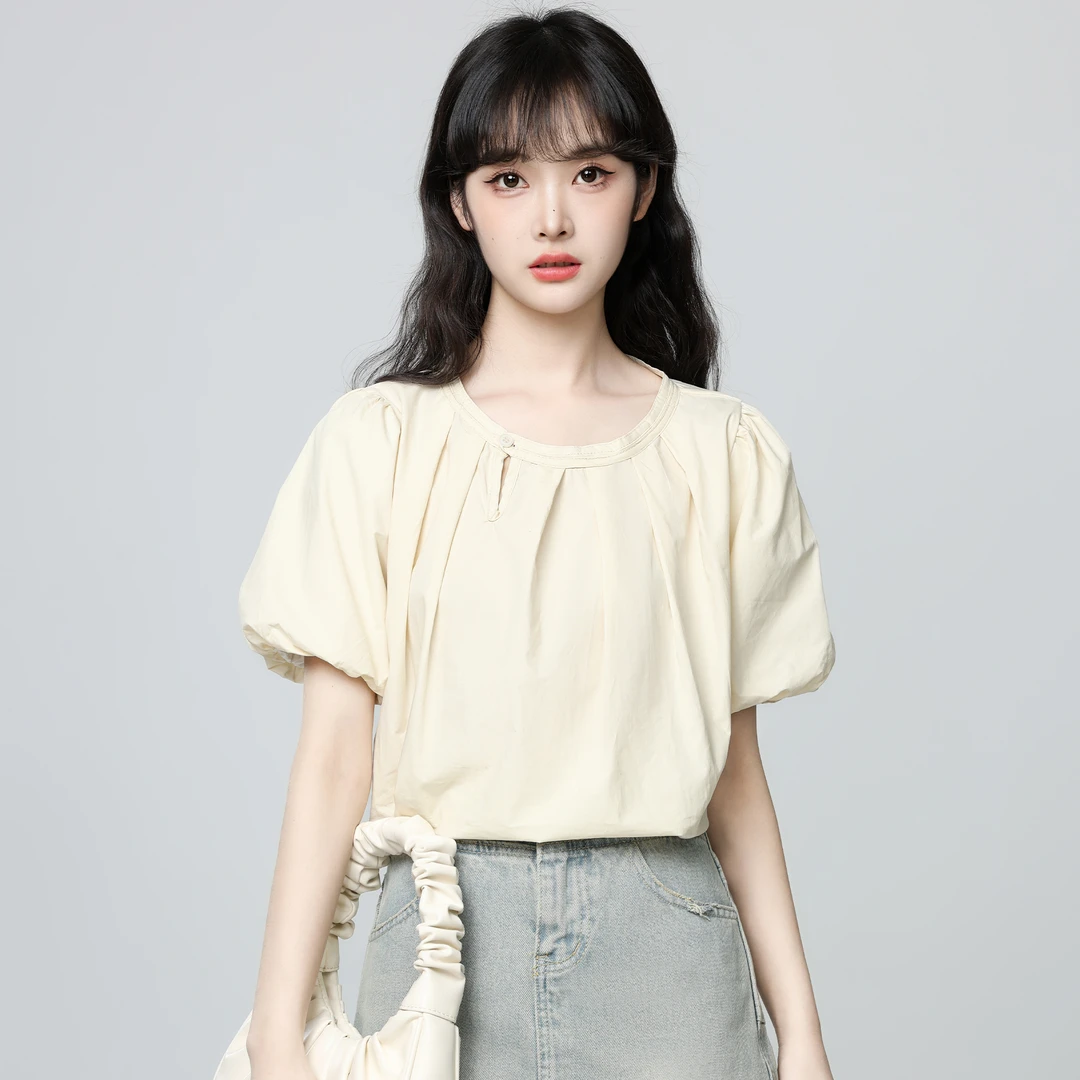 法式杏色圆领短袖衬衫女2025夏季新款褶皱宽松泡泡袖衬衣别致上衣