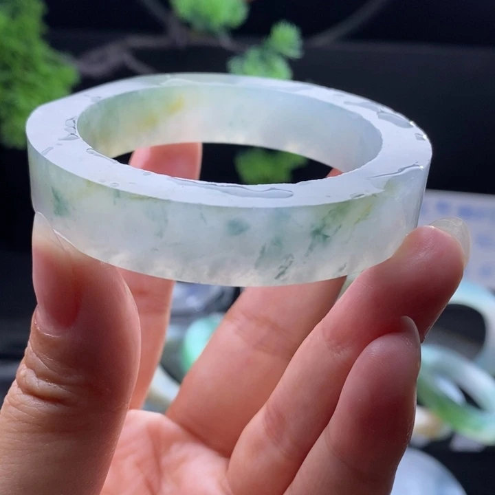 定制翡翠未镶嵌翡翠手镯