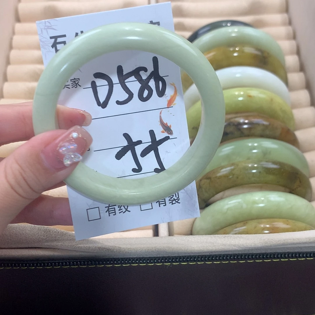 【闪购商品】未镶嵌蛇纹石玉手镯