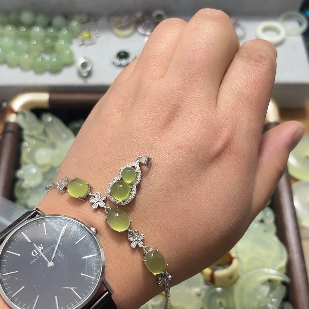 爱***啦蛇纹石玉未镶嵌颈饰