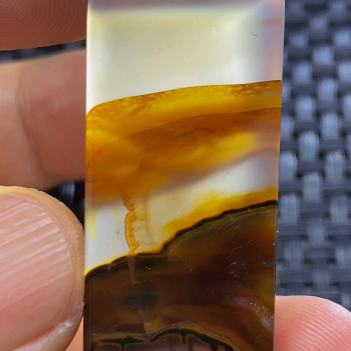 幺***幺未镶嵌颈饰玛瑙/玉髓