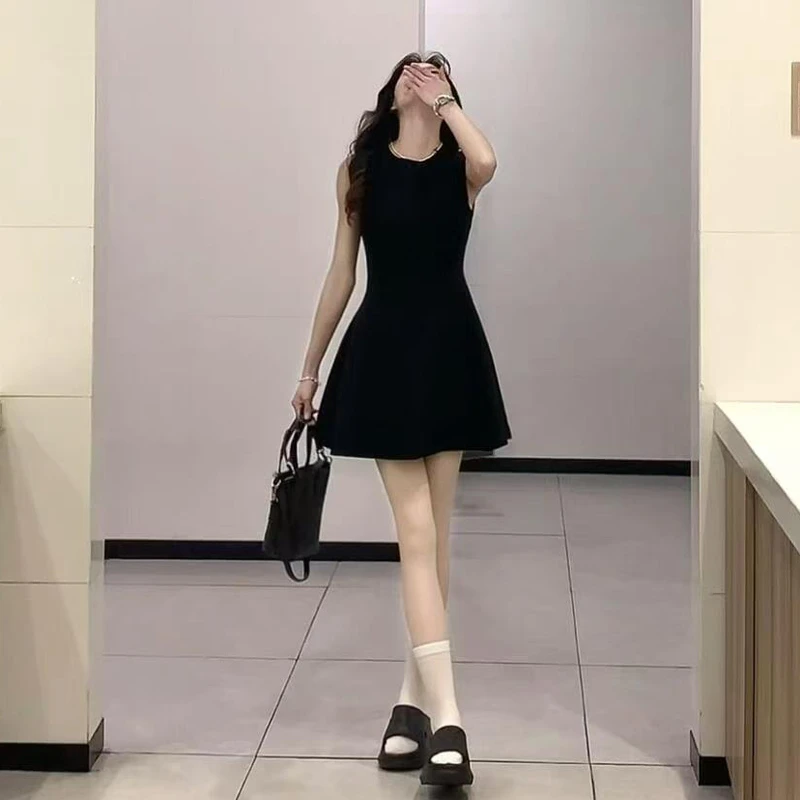 富家千金感黑色无袖连衣裙夏季新款高级感收腰a字法式气质背心裙