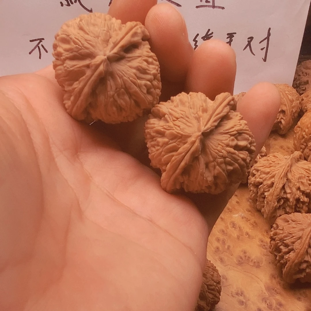 文玩核桃把件球白