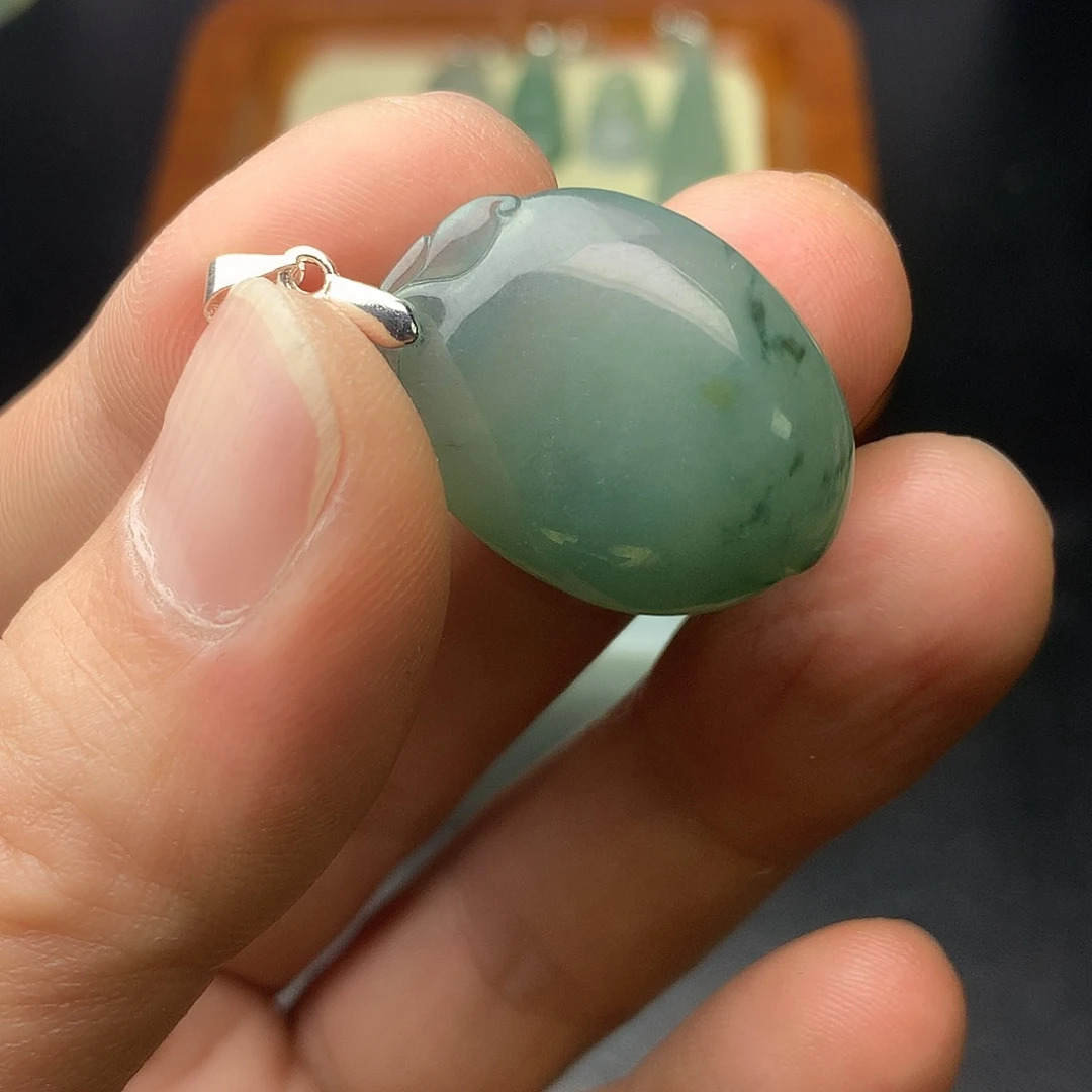 翡翠未镶嵌颈饰翡翠首饰和翡翠珠宝