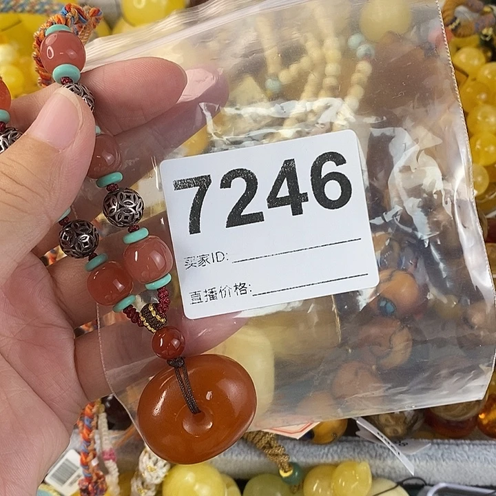 蜜蜡未镶嵌珠宝奇石