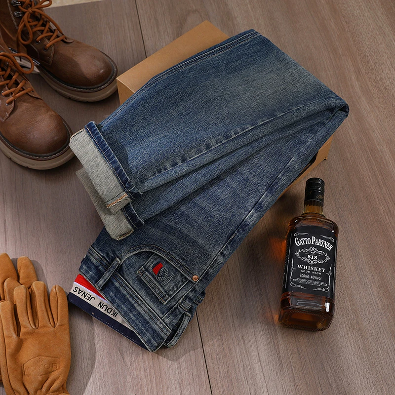 2025秋季新款复古蓝大牛男士牛仔裤欧版小直筒弹力简约百搭