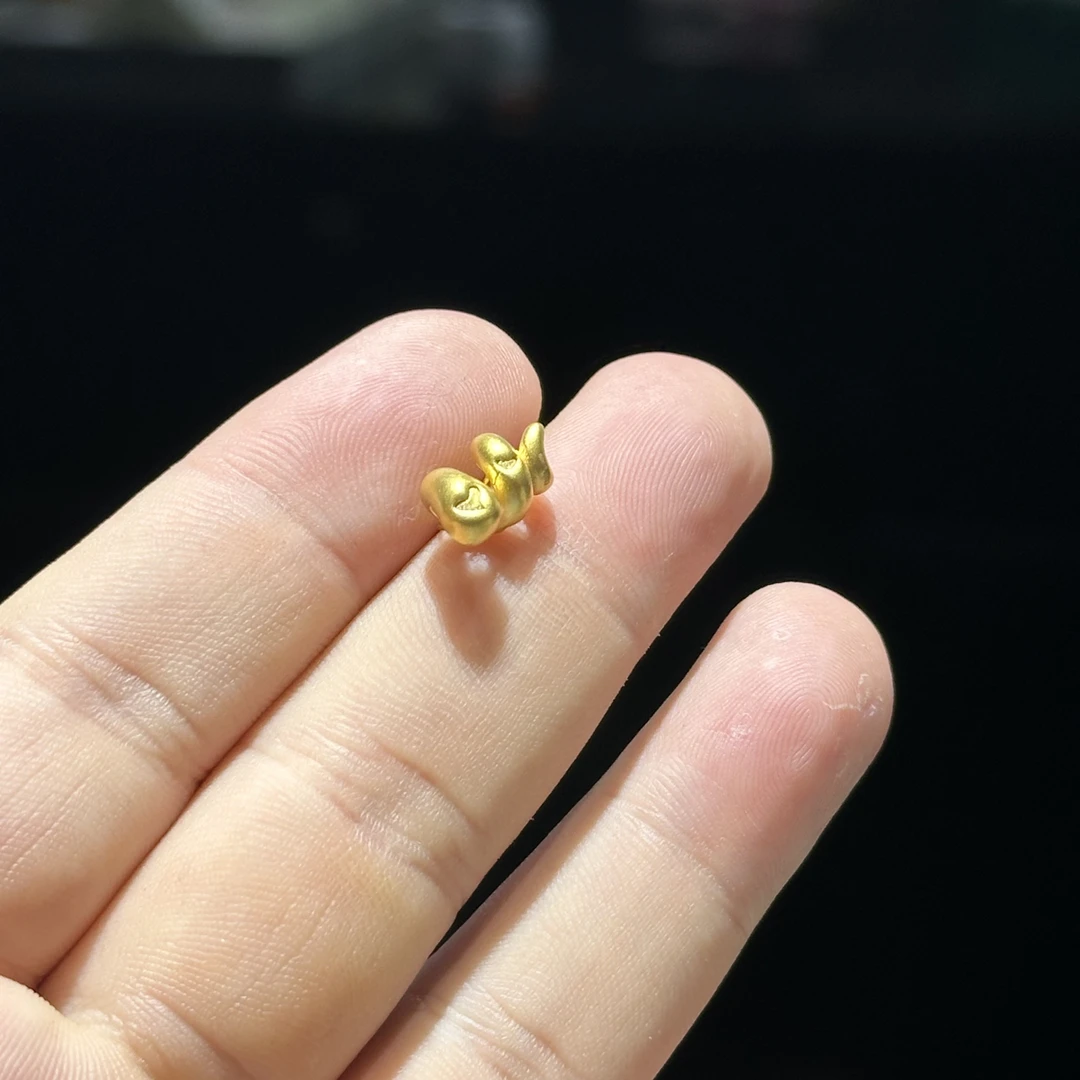 足金999 精品 爱心卷卷蛇通孔 0.578