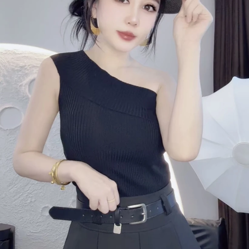 法式斜肩挂脖针织背心女夏外穿2025新款修身辣妹露肩无袖上衣