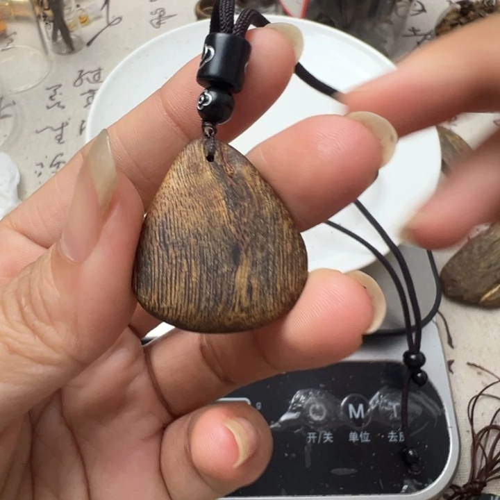棋楠沉香高油吊坠3-4克