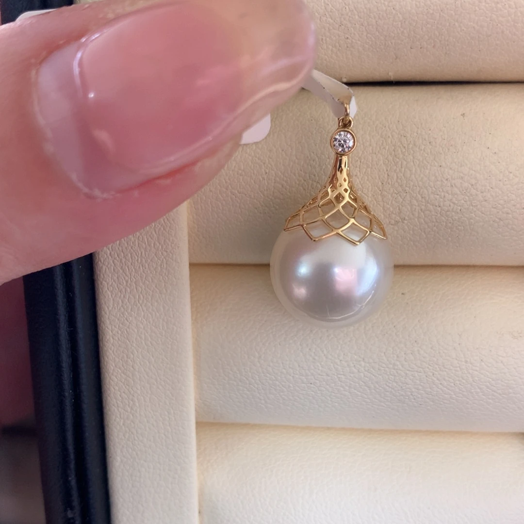 颈饰18K金镶嵌海水珍珠