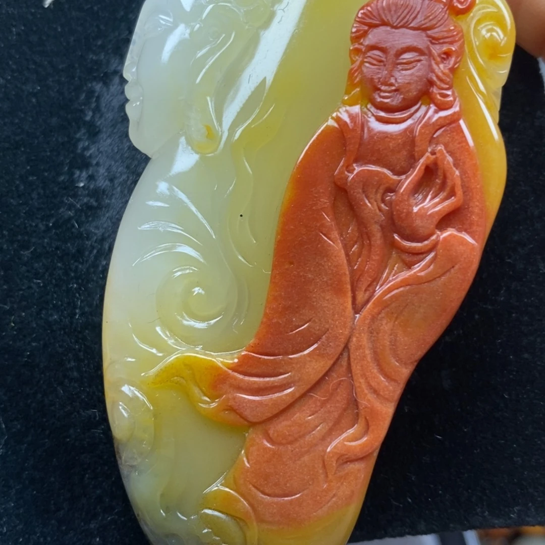 未镶嵌石英质玉（黄龙玉）颈饰