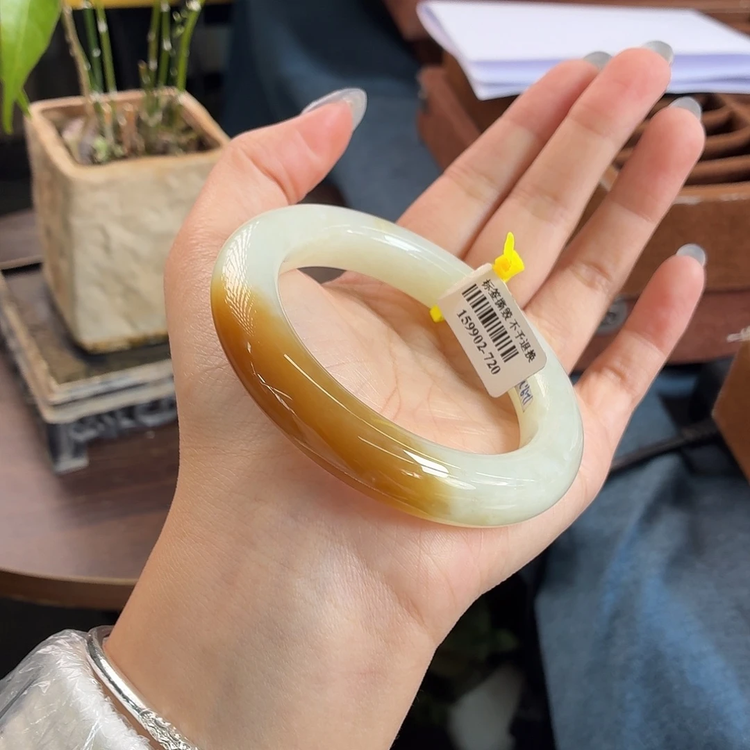 和田玉未镶嵌手镯  56/57