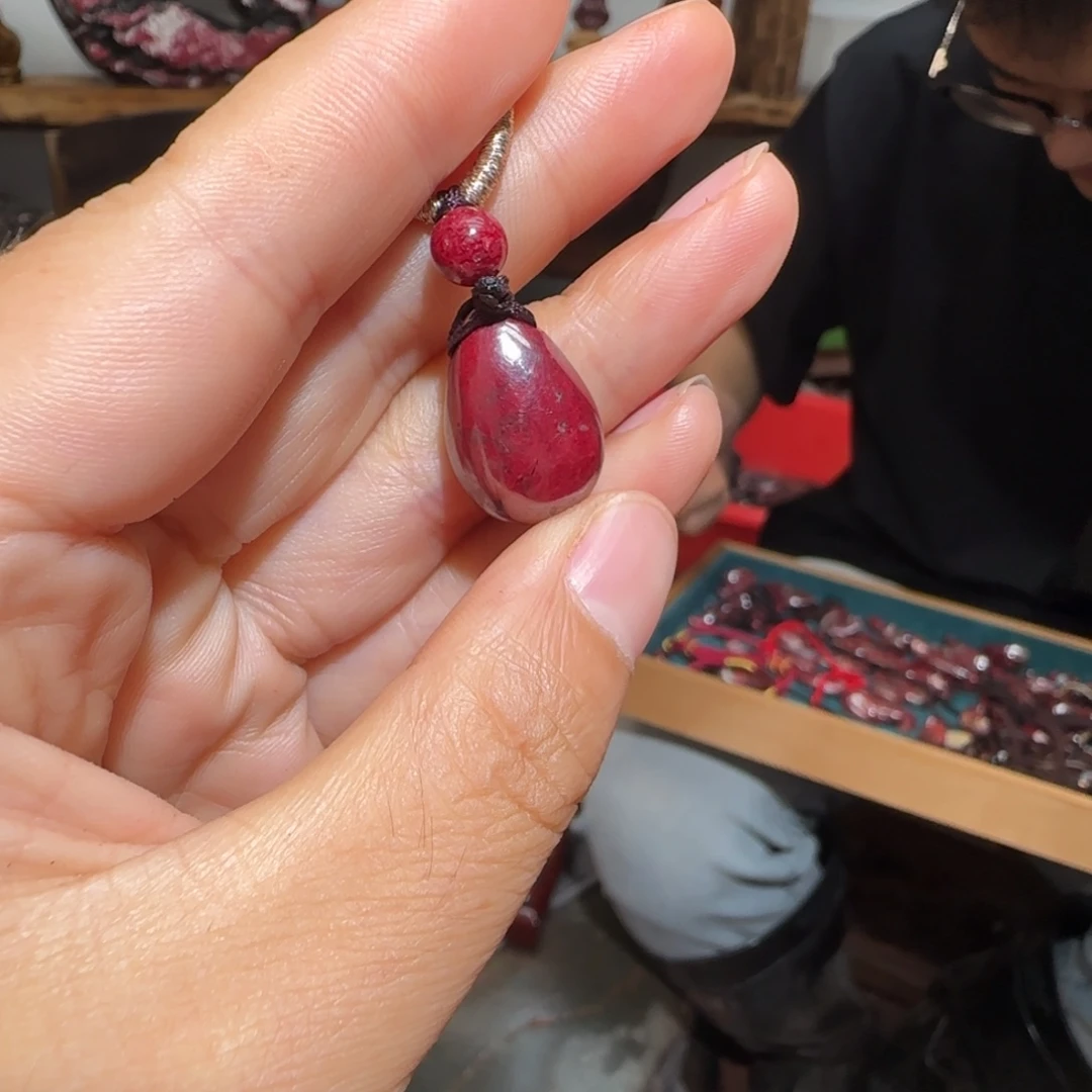 天然辰砂原矿吊坠34