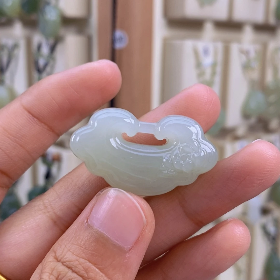 M***韩和田玉未镶嵌颈饰