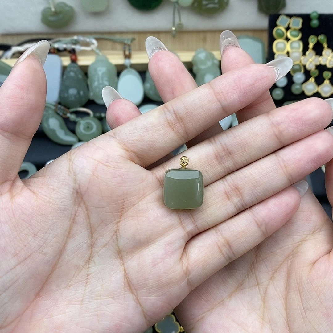 吊坠(不含链)18K金镶嵌和田玉
