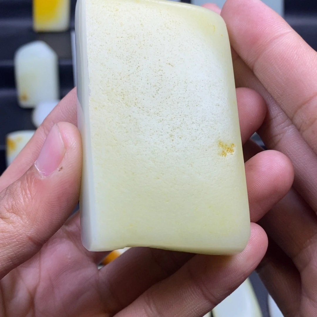 未镶嵌吊坠定制和田玉诗**方