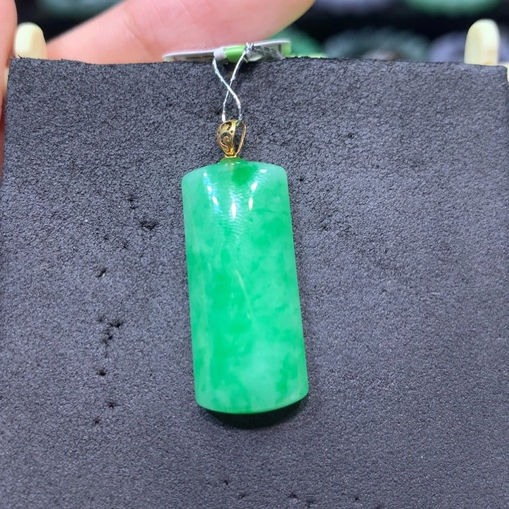 翡翠18K金镶嵌颈饰翡翠