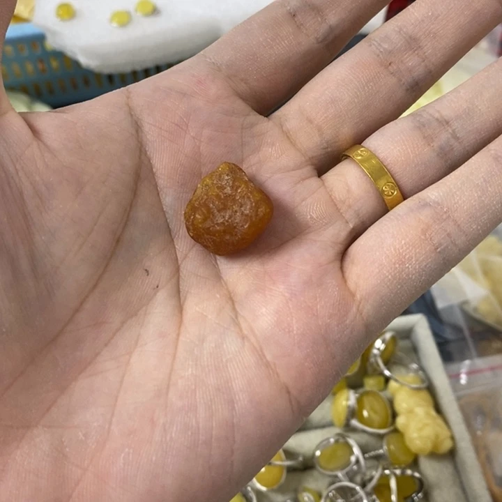 蜜蜡裸石未镶嵌吊坠