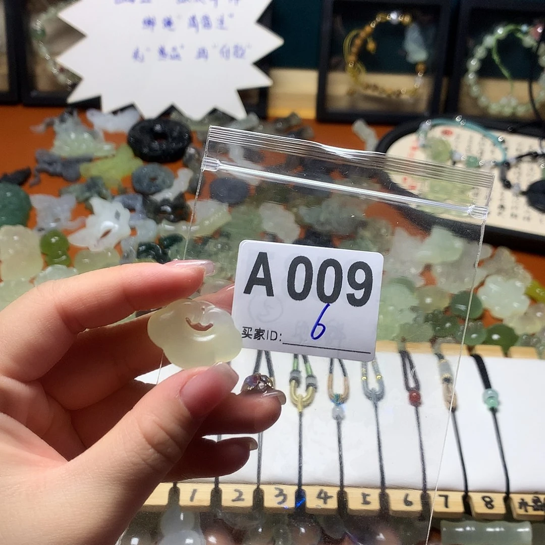 蛇纹石玉颈饰合金黄****堡